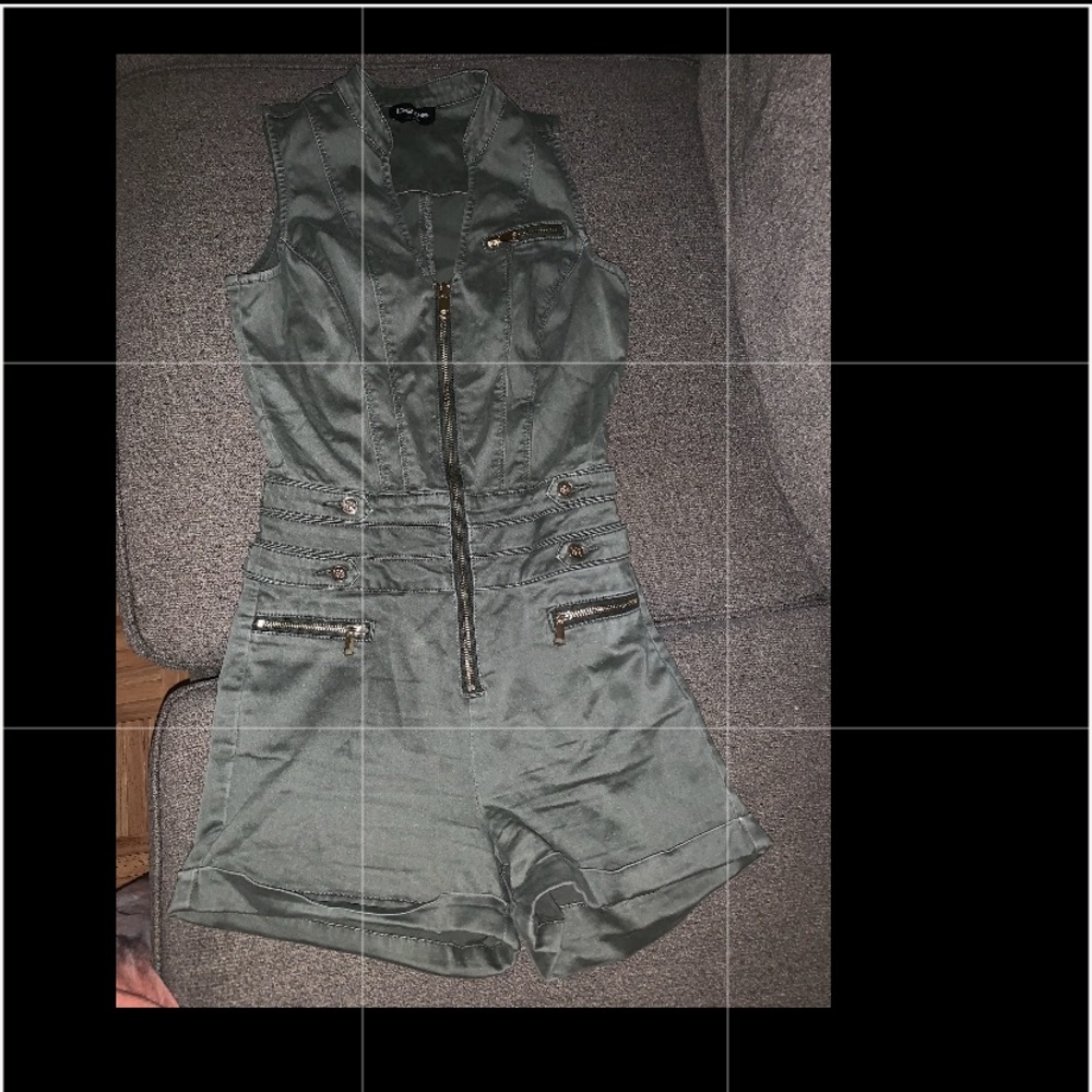 Romper - Picture 3 of 4